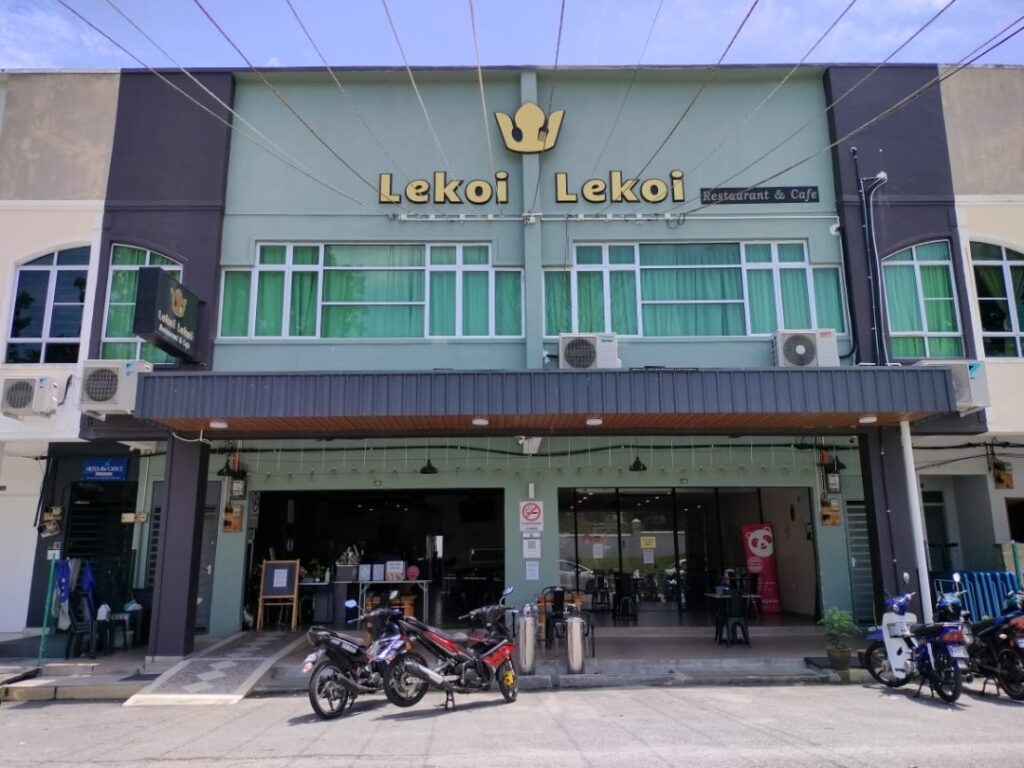 Dari peniaga jalanan, Norashikin kembang perniagaan hingga miliki café