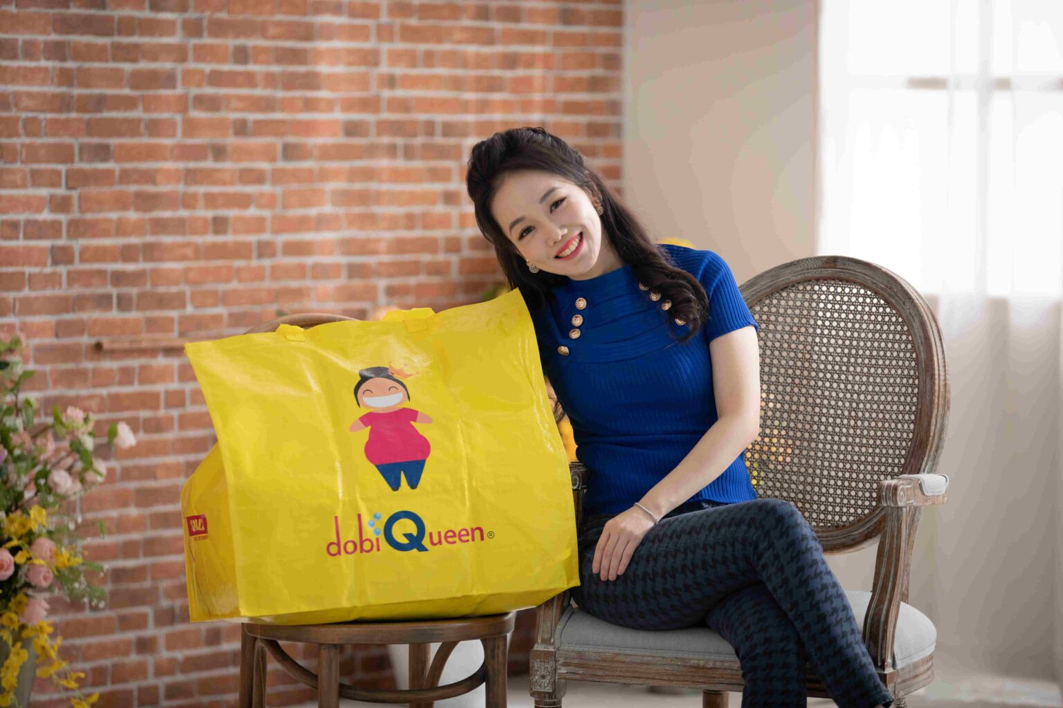 Professional picture of Tan Ni Ni and her company's branding