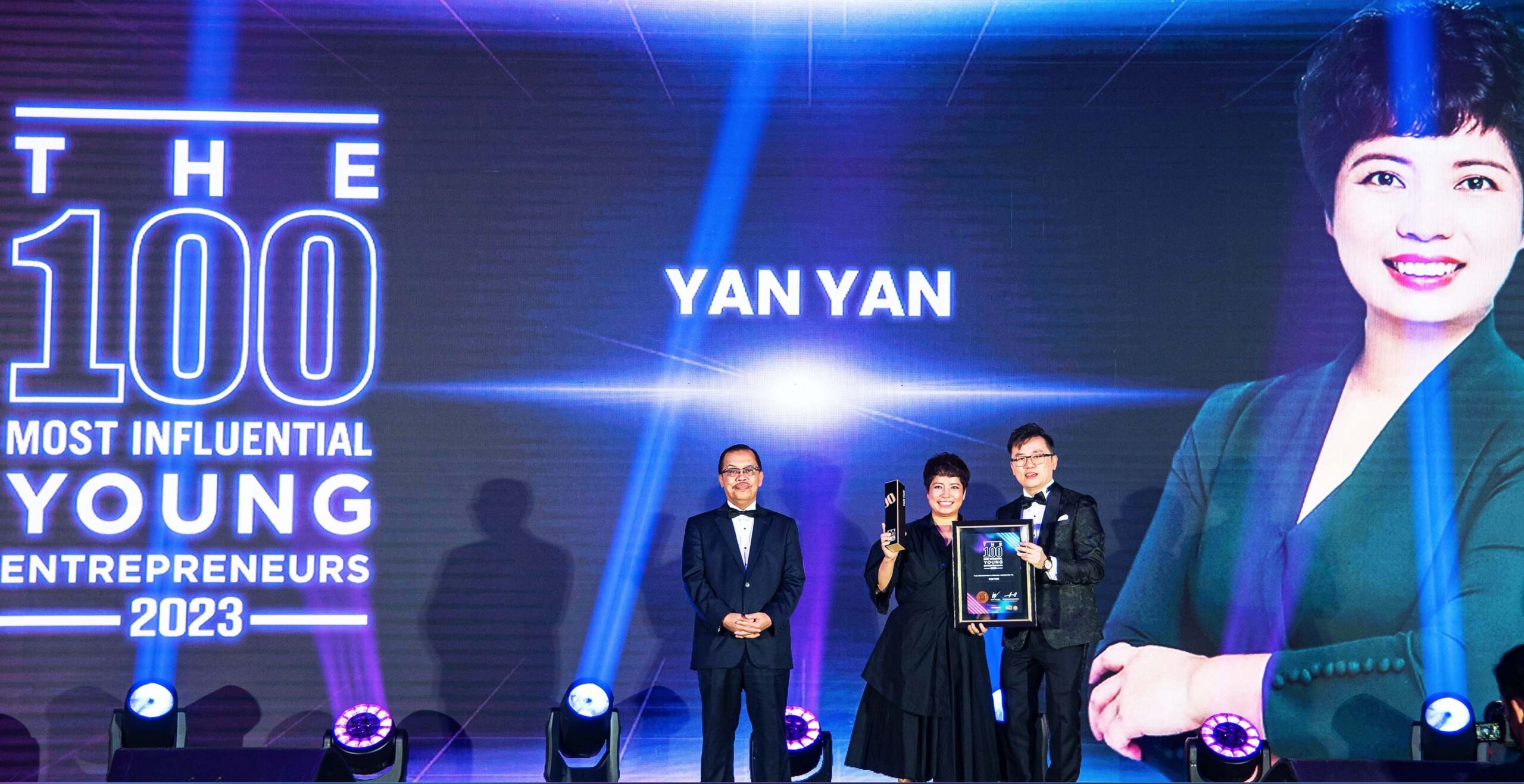 Professional Picture of YAN YAN