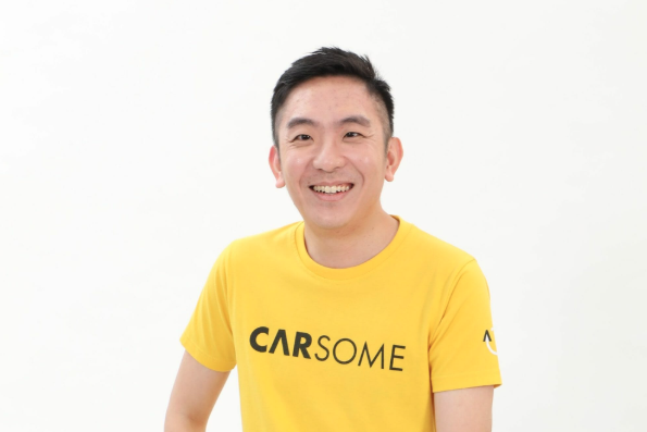 eric cheng wearing yellow carsome t shirt smiiling during interview session