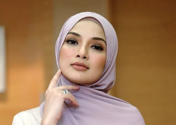 Neelofa wearing a soft lilac hijab