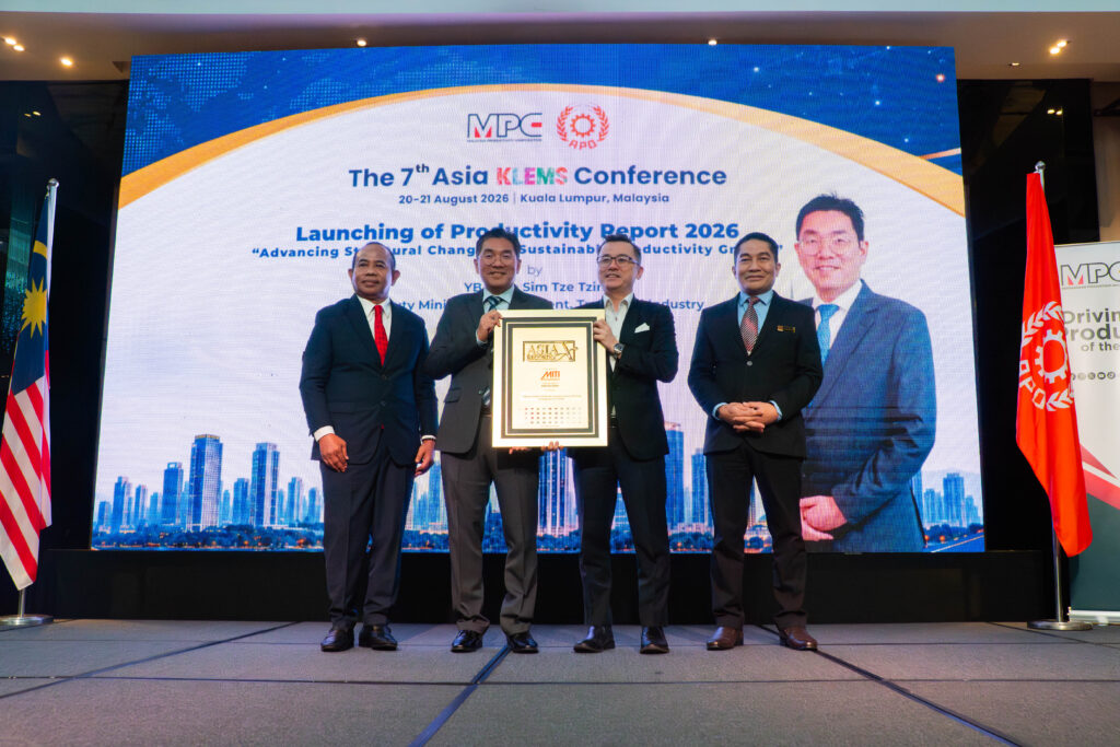 MITI Asia Record on Stage with Dato KK Chua