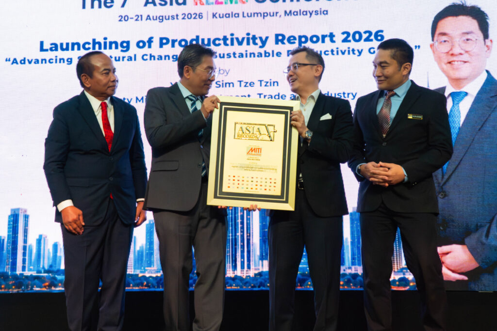 Dato KK Chua With MITI On Stage