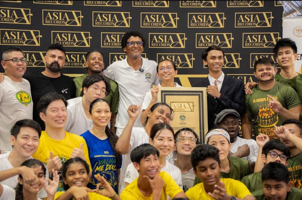 Capoeira practitioners celebrating with the Asia Record certificate at the Capoeira Cordão de Ouro Malaysia recognition ceremony